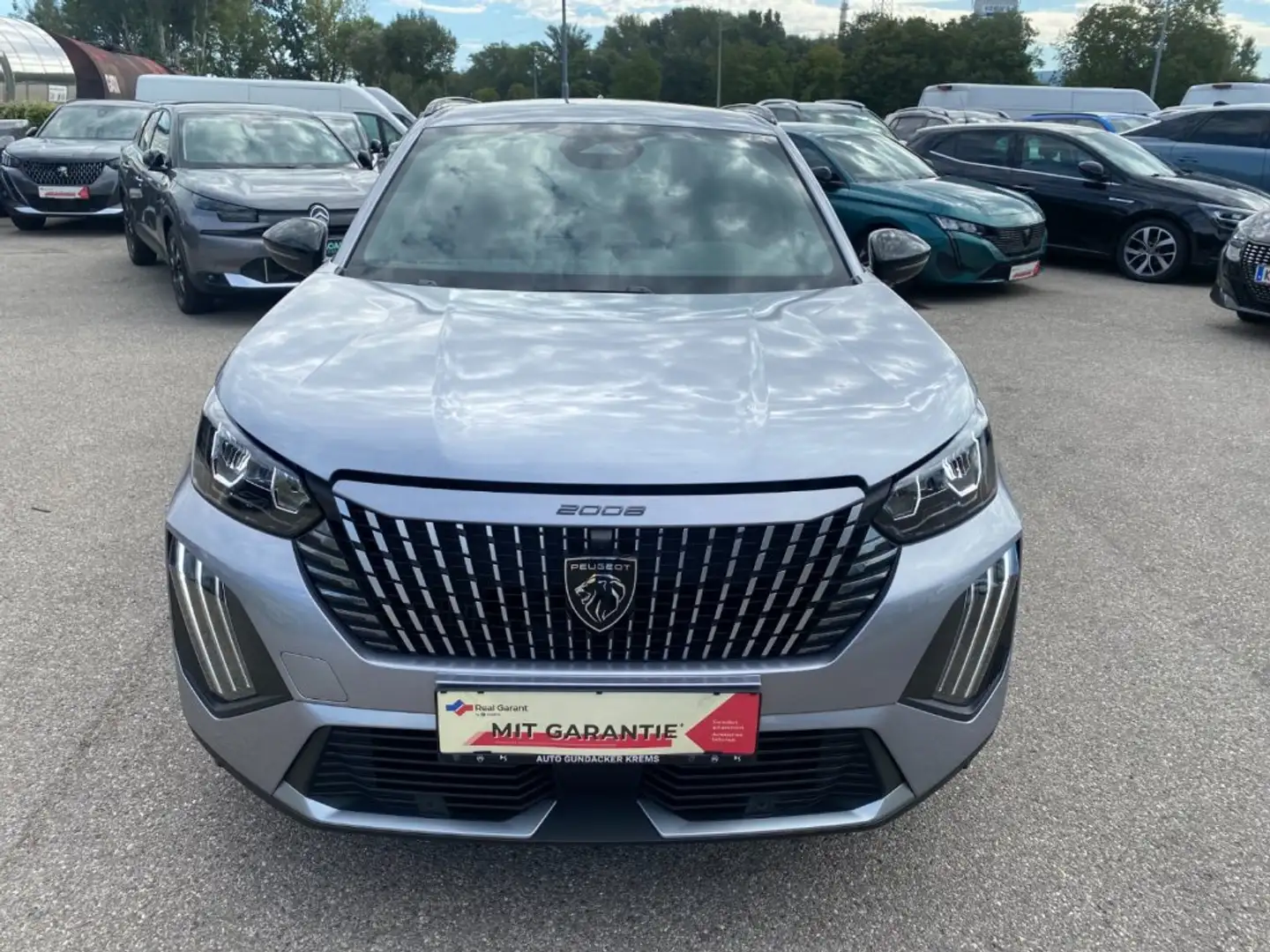 Peugeot 2008 Allure Benzin 130 EAT8 Automatik Grau - 2
