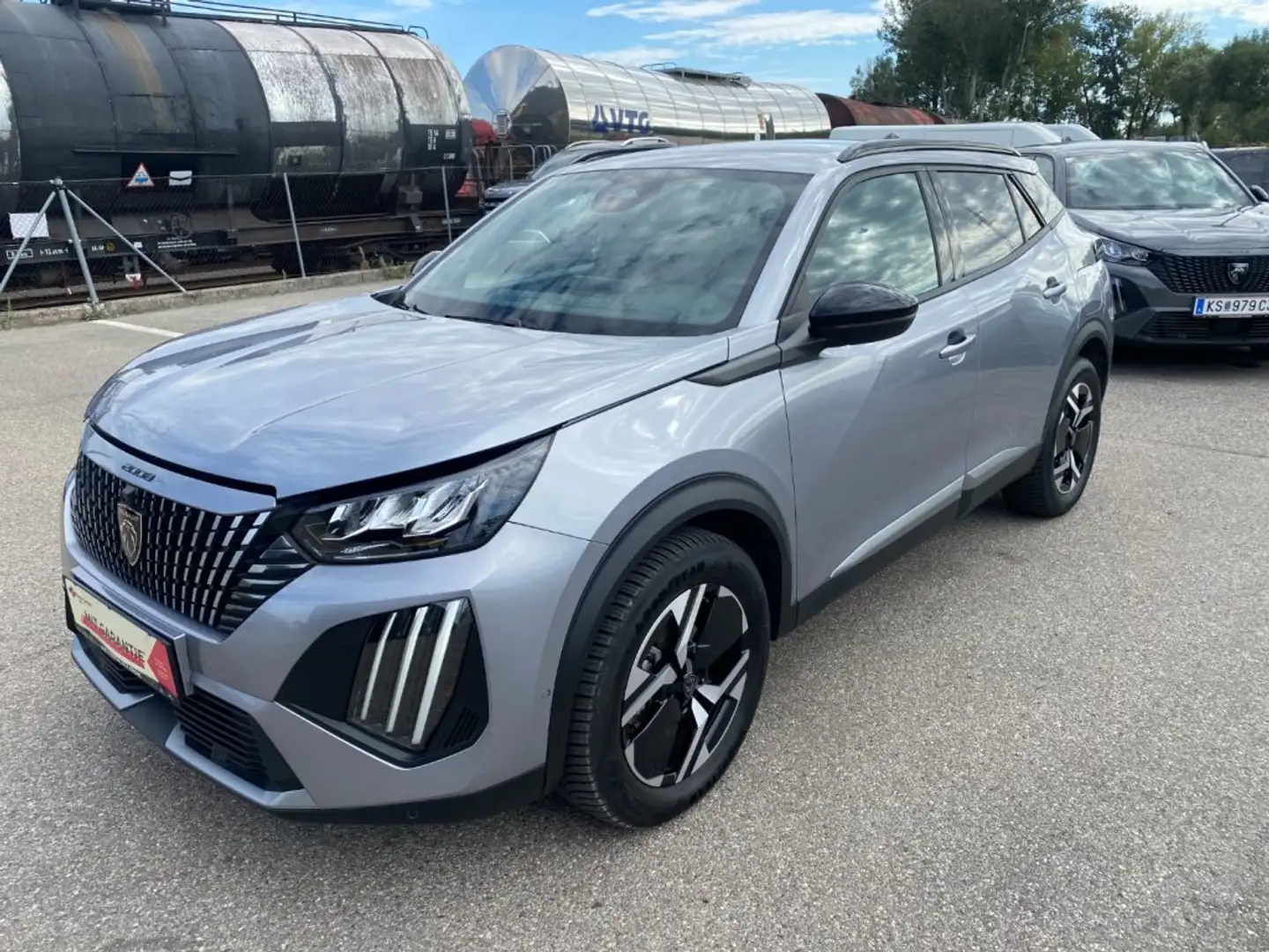 Peugeot 2008 Allure Benzin 130 EAT8 Automatik Grau - 1