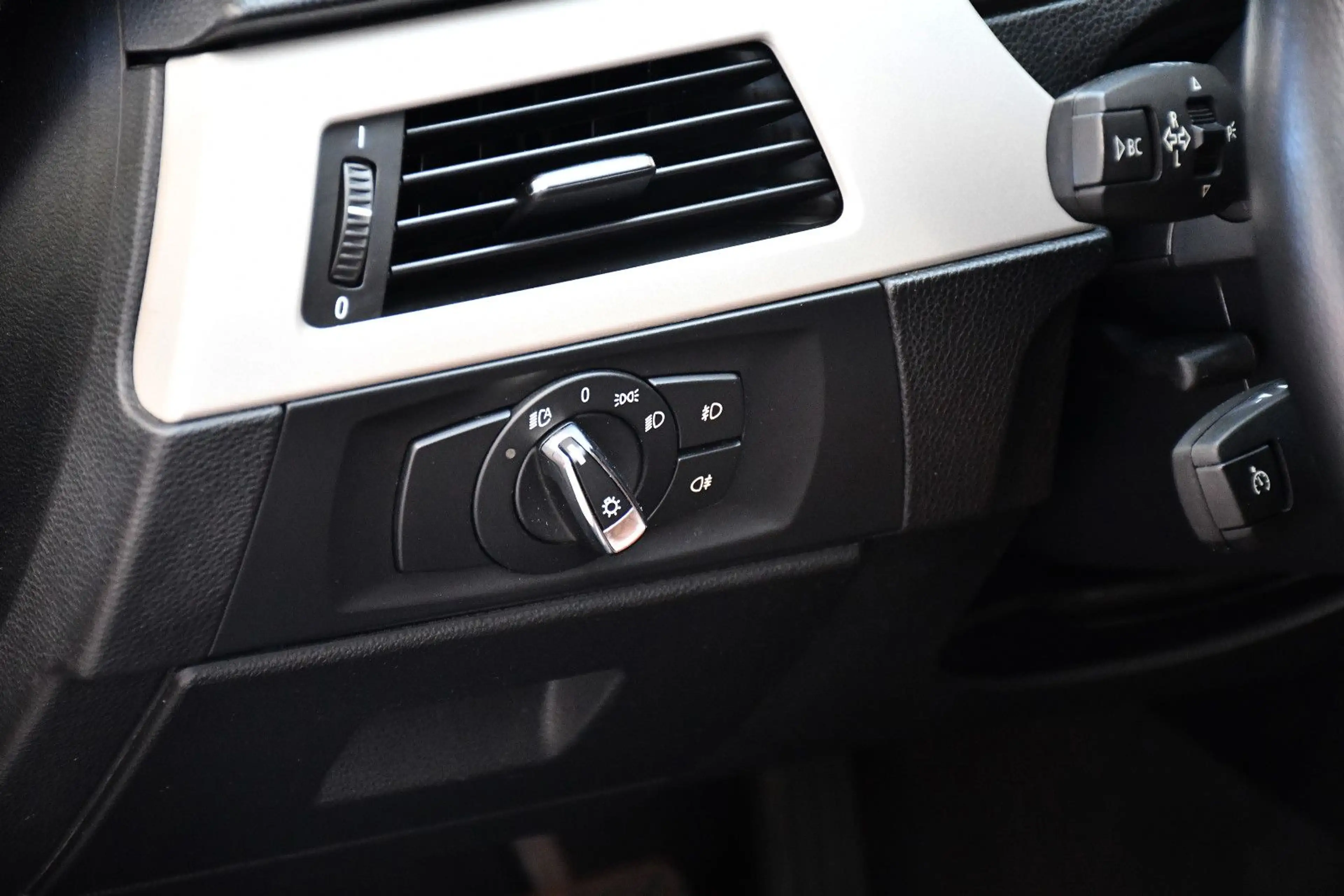 BMW 325 i Cabrio 3.0l 6Zylinder N53 Navi Leder Memory — photo 10