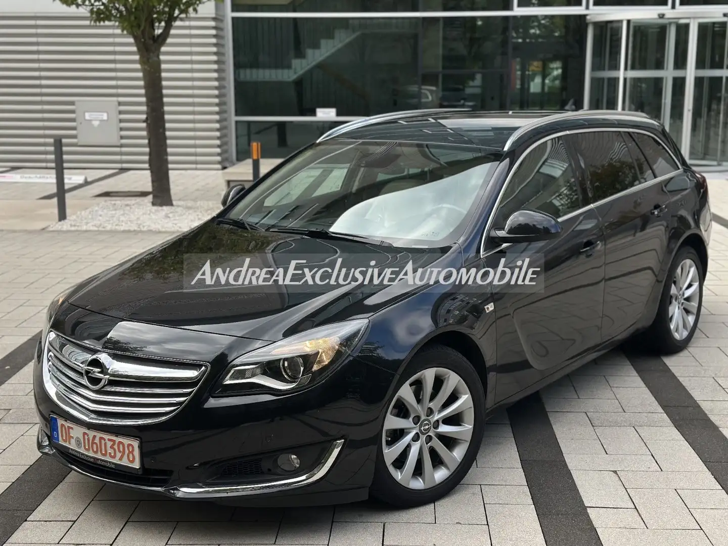 Opel Insignia SportsT. Innov  LEDER/NAVI/AUT CarPlay Schwarz - 1
