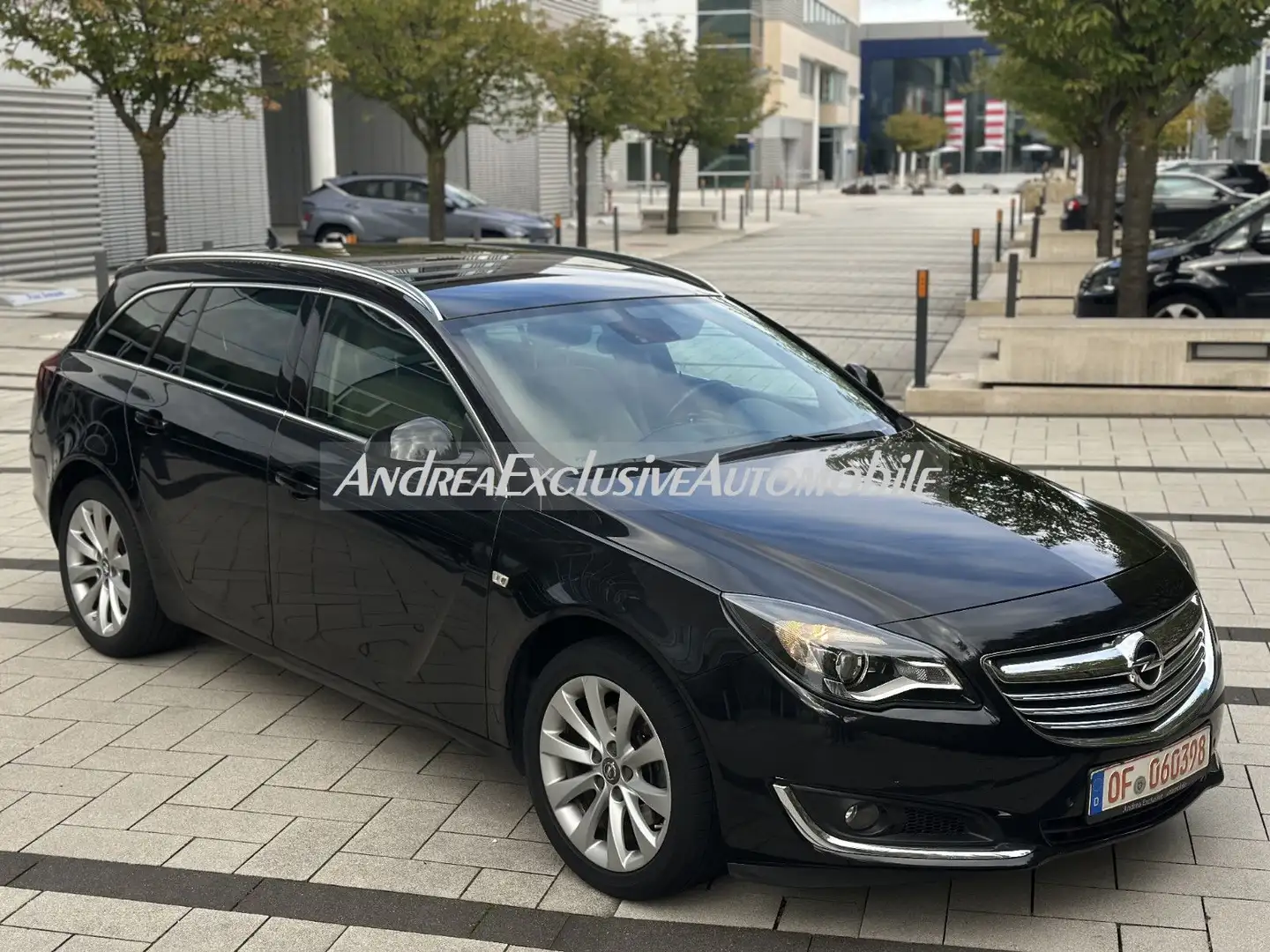 Opel Insignia SportsT. Innov  LEDER/NAVI/AUT CarPlay Schwarz - 2