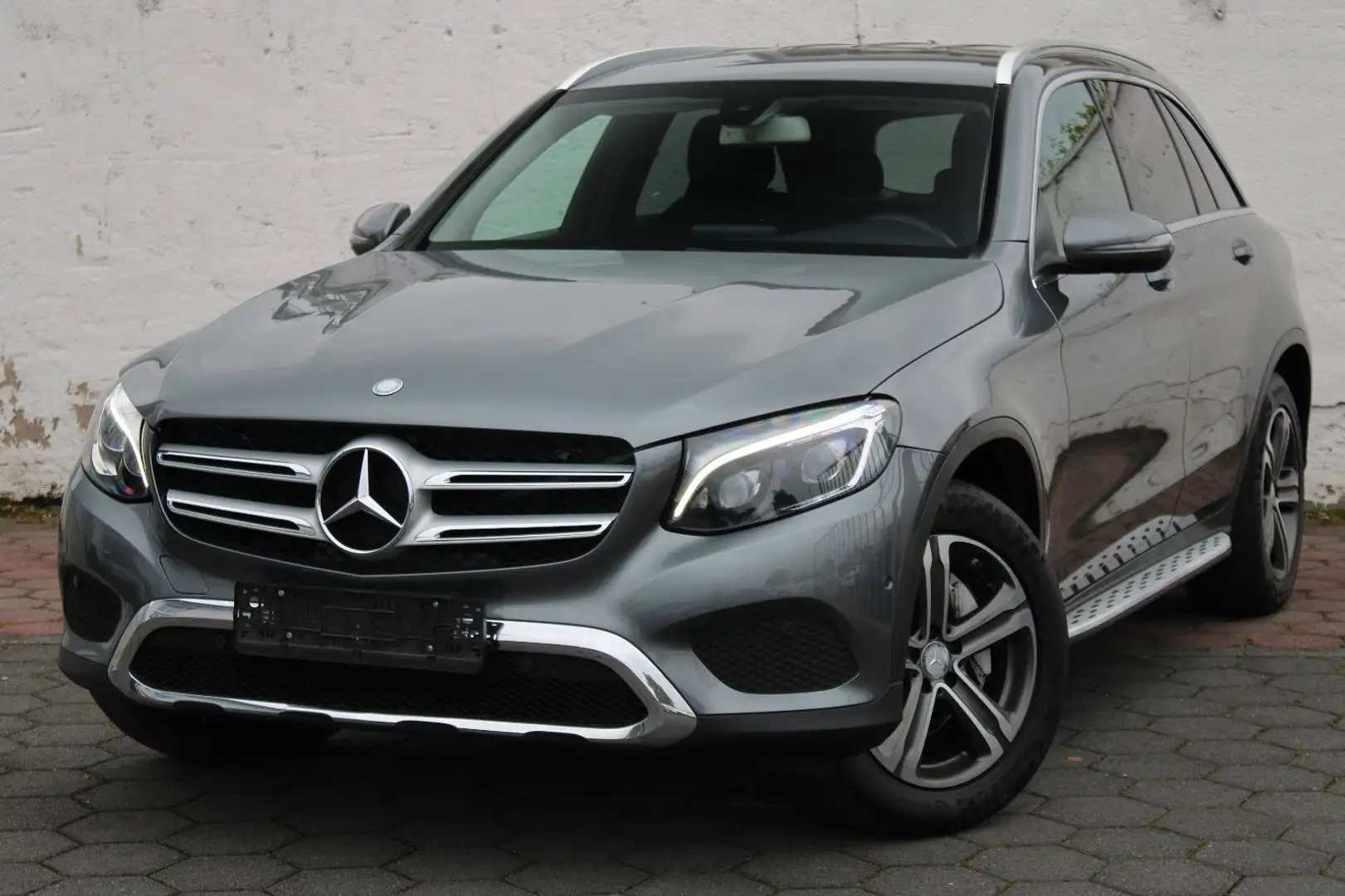 Mercedes-Benz GLC 220 d 4Matic Top Zustand LED Navi Park-Assis Grau - 1