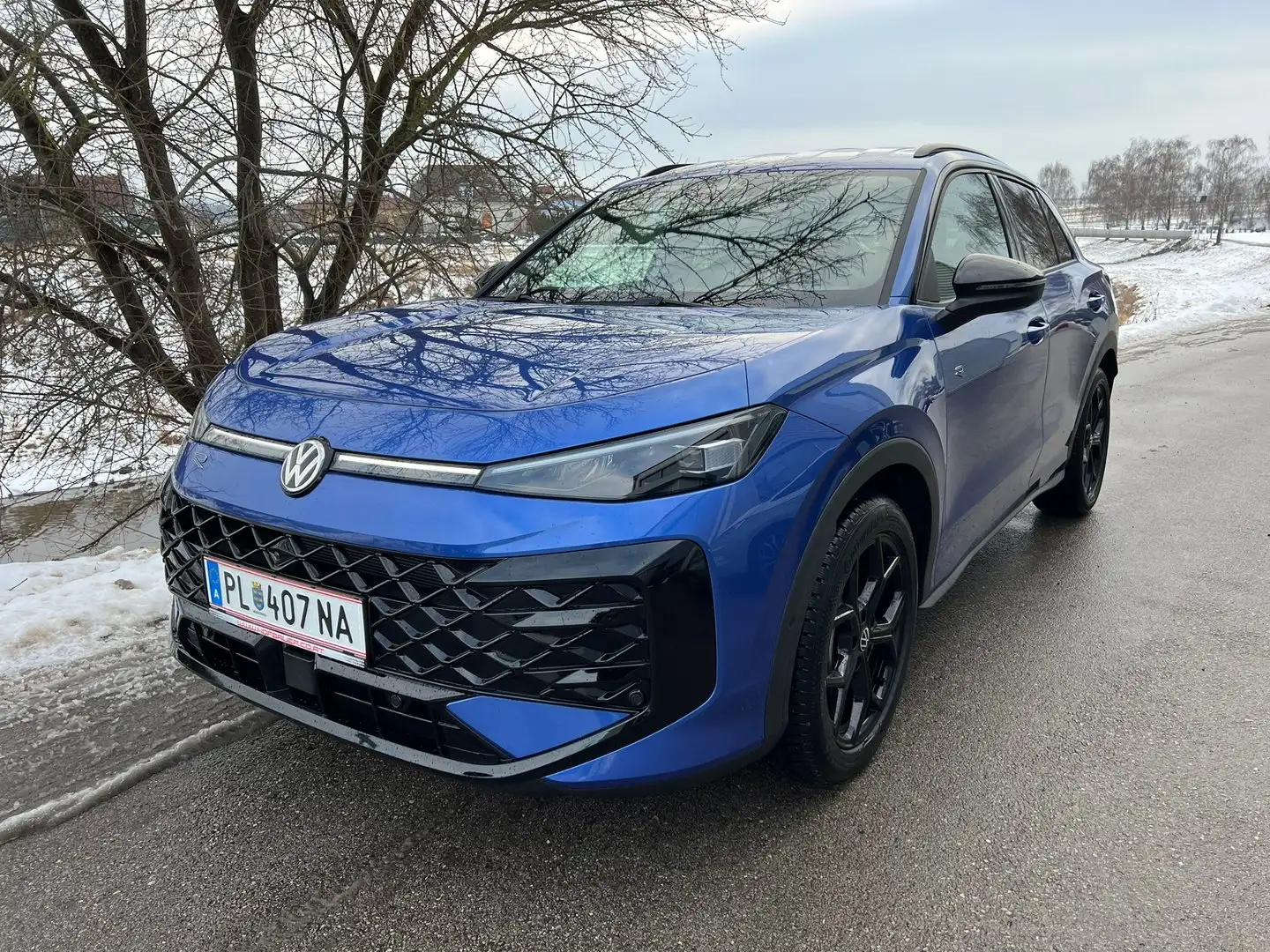Volkswagen T-Roc R-Line eTSI DSG Blau - 1