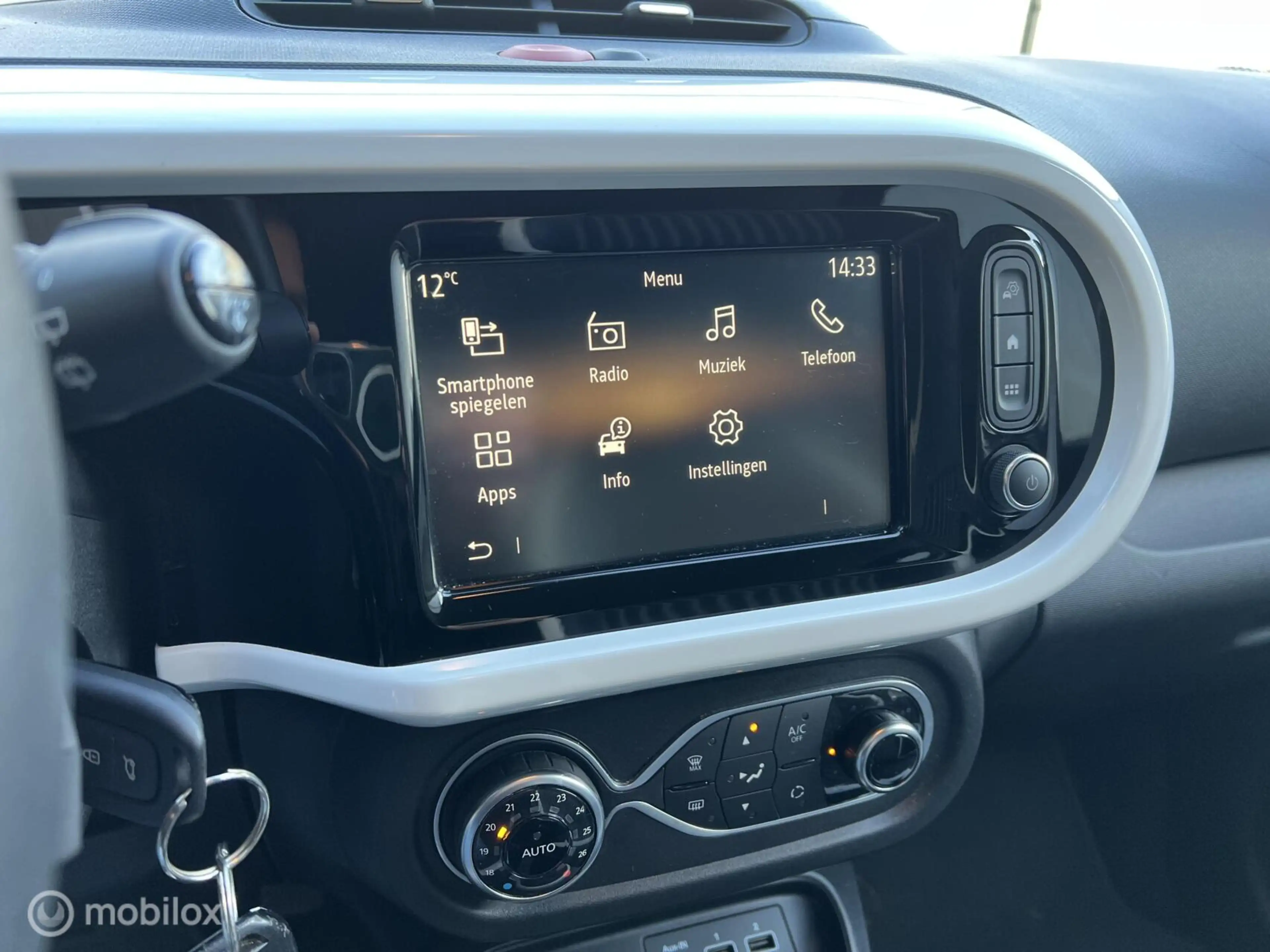 Renault Twingo 1.0 SCe Intens |Apple Carplay | Clima — photo 11