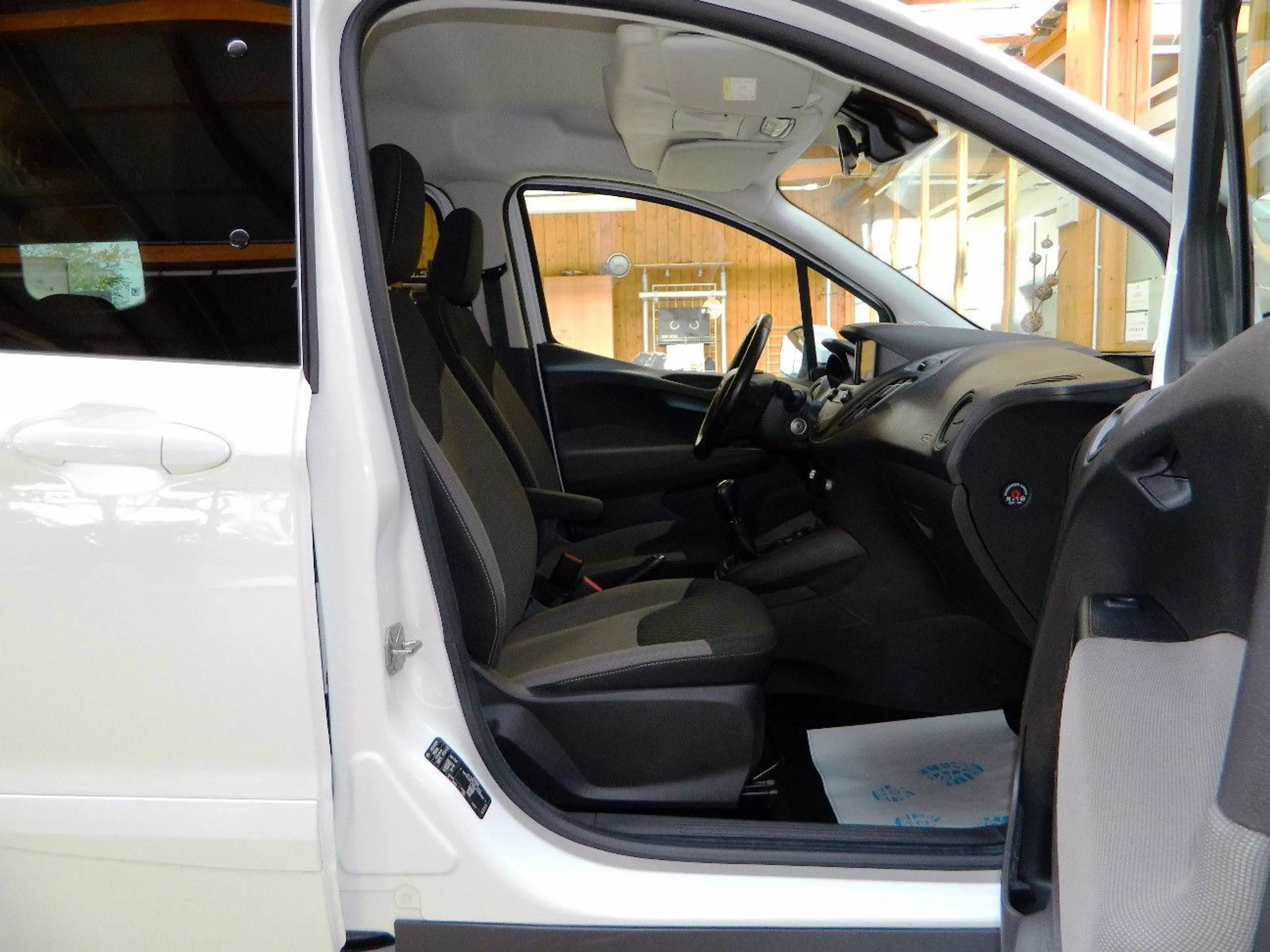 Ford Tourneo Courier 1.0 EcoBoost Trend/Sync3/PDC/SHZ — photo 11