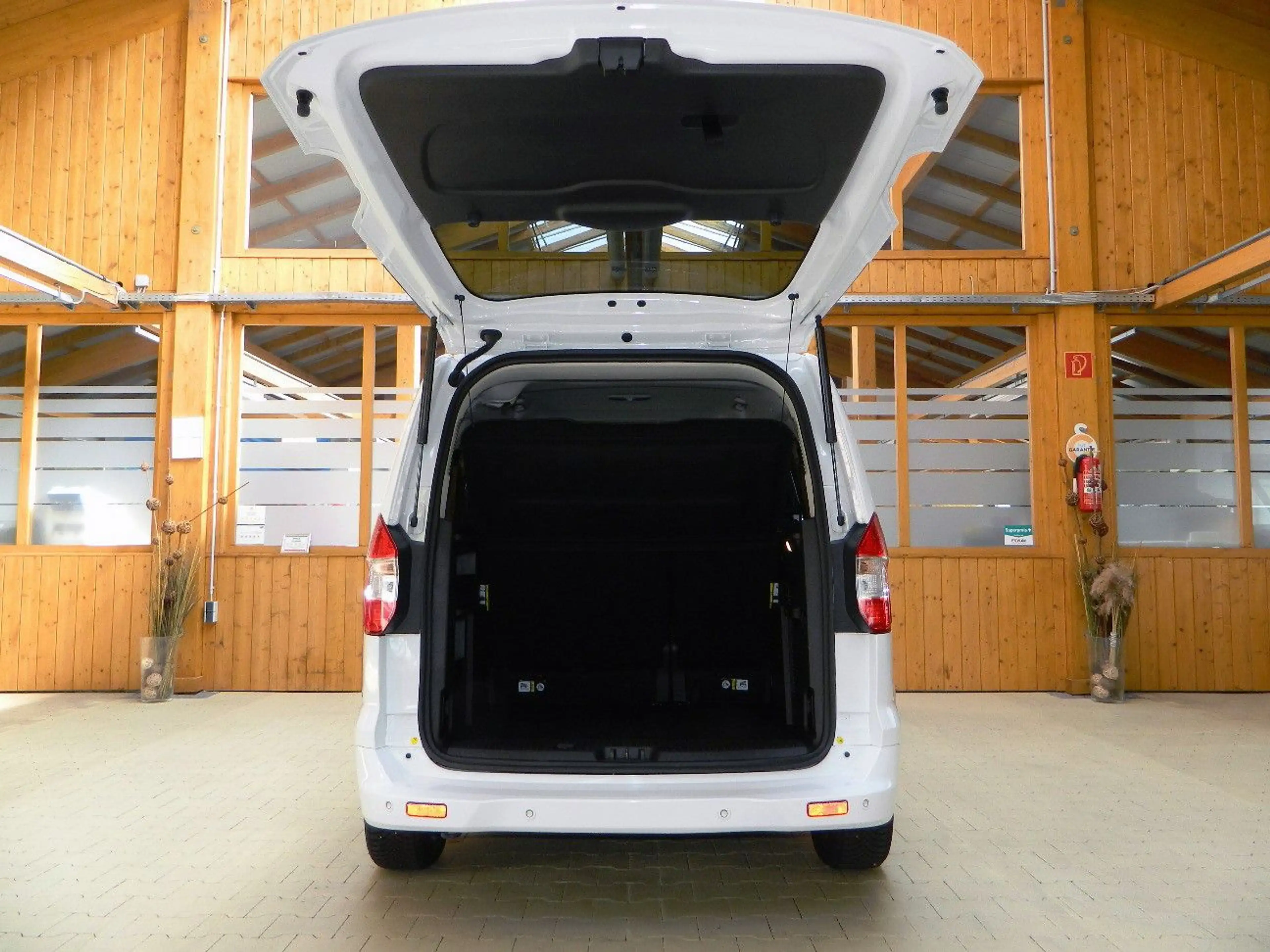 Ford Tourneo Courier 1.0 EcoBoost Trend/Sync3/PDC/SHZ — photo 14