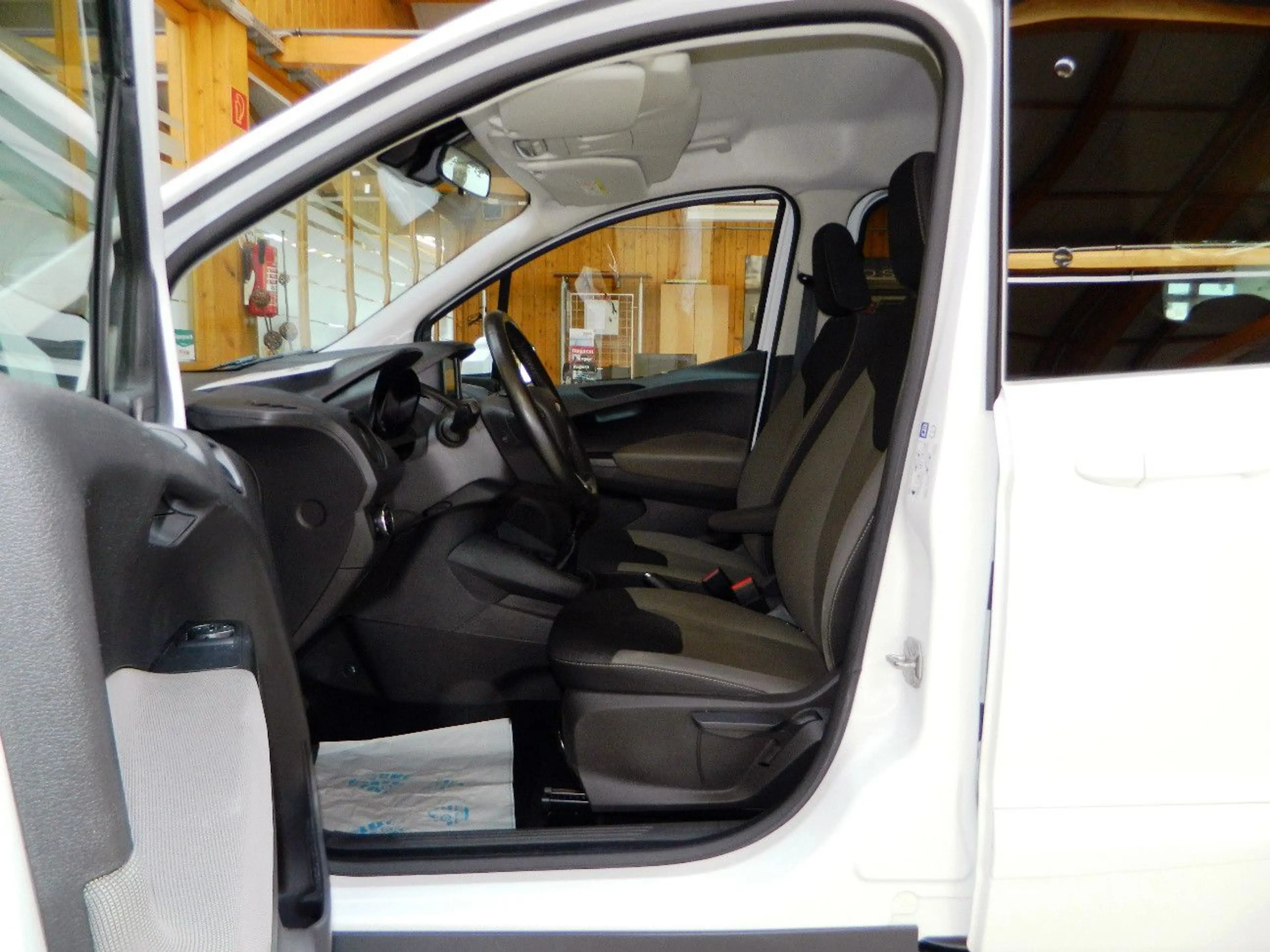 Ford Tourneo Courier 1.0 EcoBoost Trend/Sync3/PDC/SHZ — photo 10