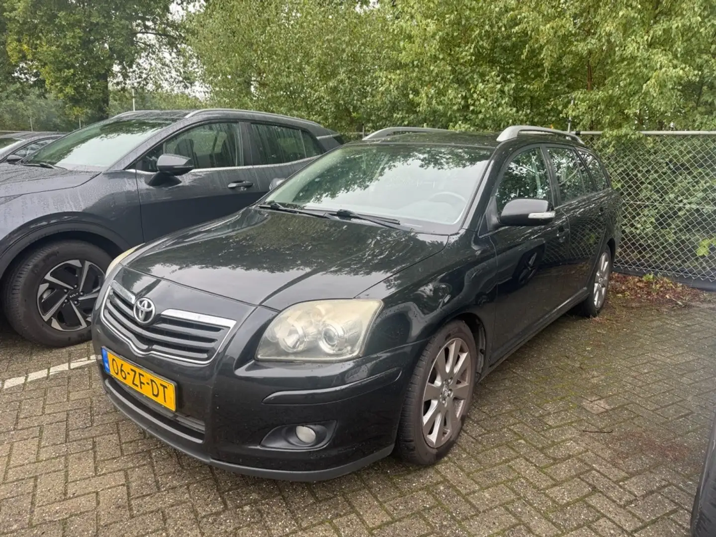 Toyota Avensis 2.0 16V 108kW Zwart - 1