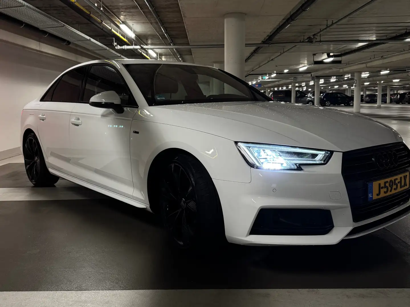 Audi A4 2.0 TFSI 3X S line Wit - 2