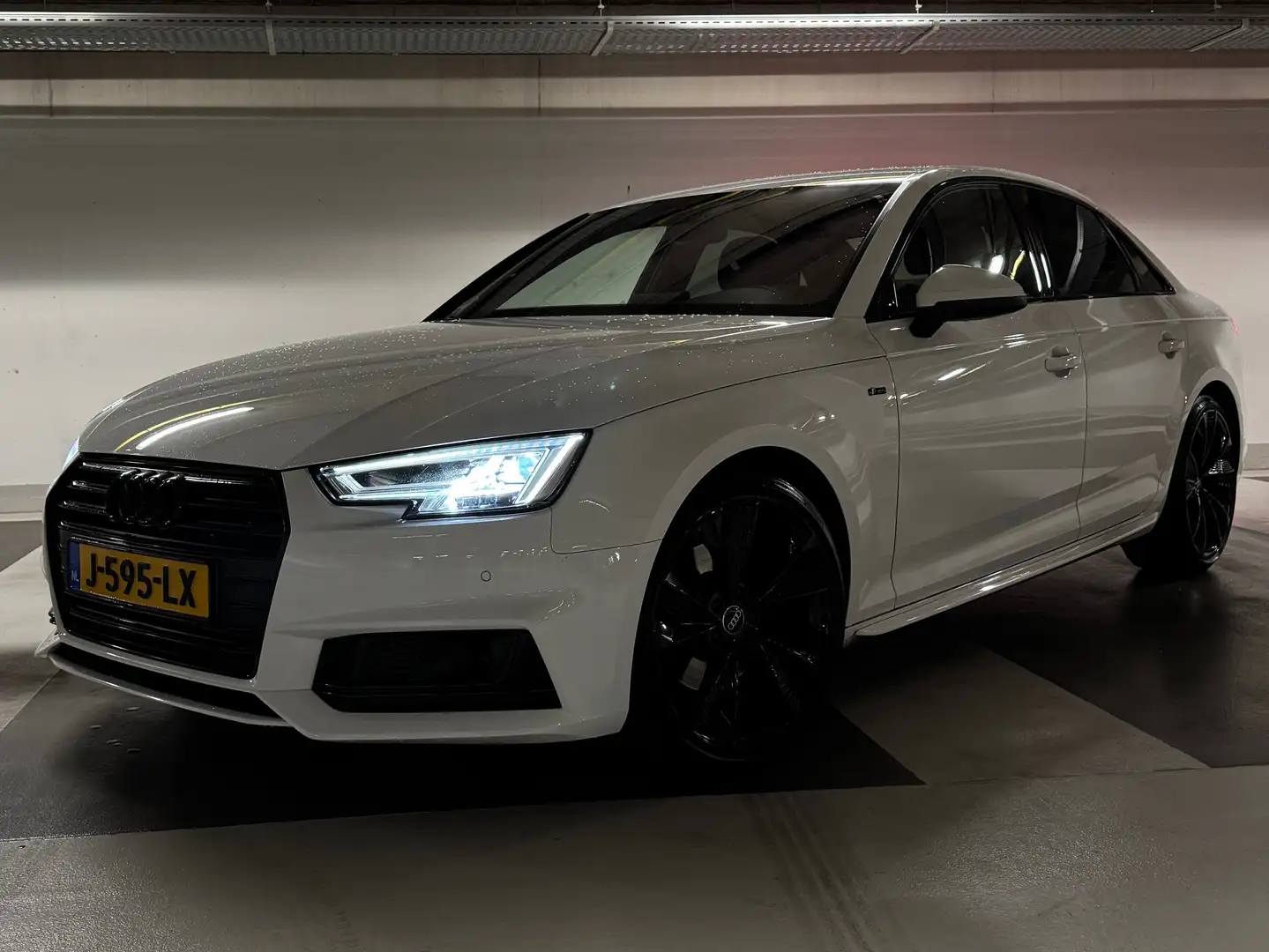 Audi A4 2.0 TFSI 3X S line Wit - 1