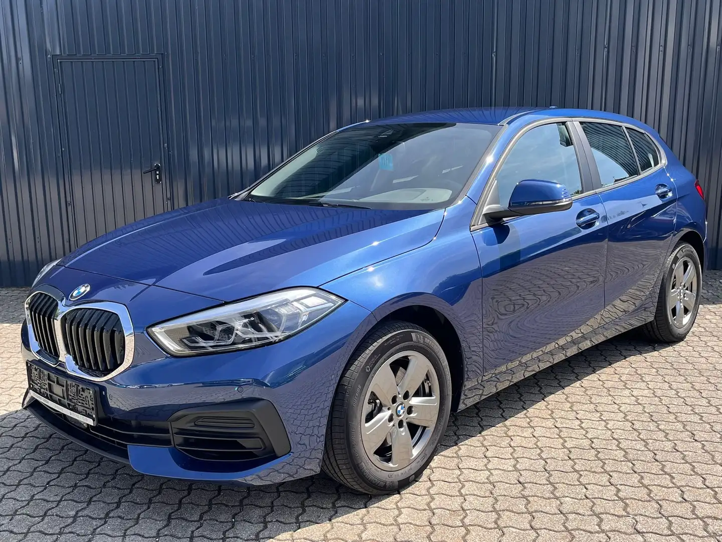 BMW 116 i 5-Türer/ Lenkradheiz/LED/Navi/CarPlay/Sitzhei Azul - 2