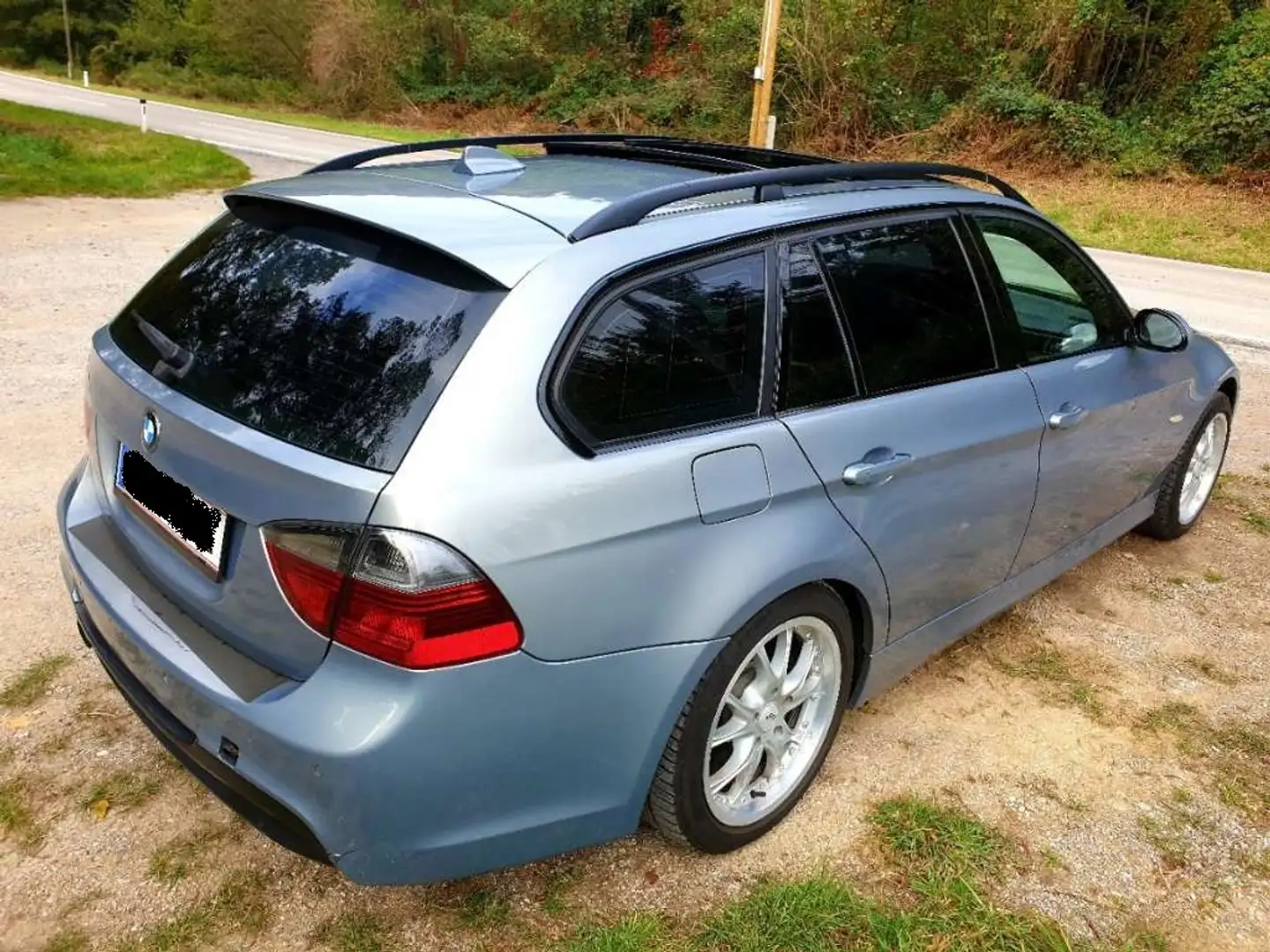 BMW 330 330xd Touring Aut. Blau - 2