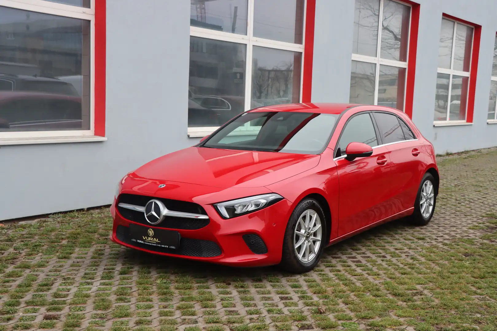 Mercedes-Benz A 180 d | R.Kamera | ACC | Tempomat | LEDER | NAVI |LED Rot - 2