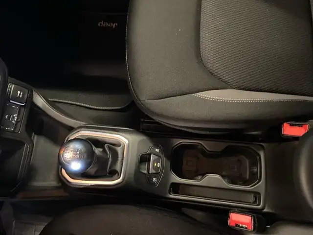 Jeep Renegade view 12