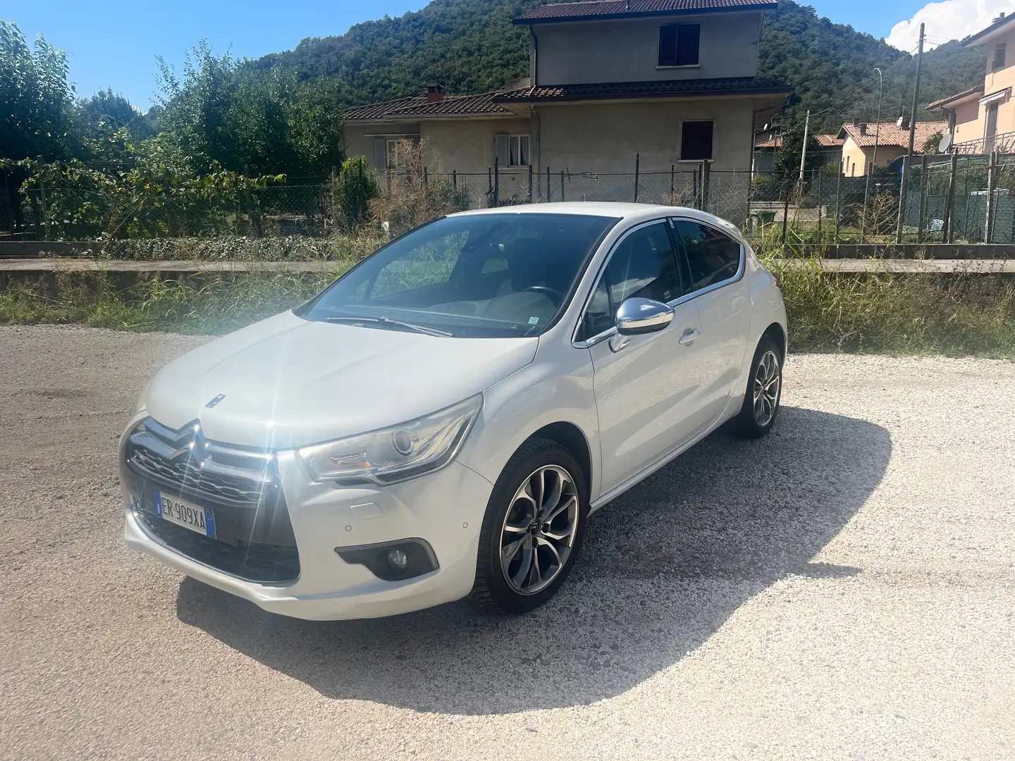 Citroen DS4 DS4 1.6 e-hdi (airdream) So Chic 115cv Blanc - 1