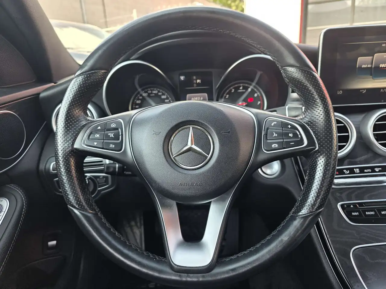 Mercedes-Benz C-Class снимка Mercedes-Benz C-Class