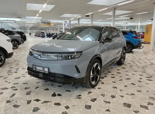 Opel Grandland view 3