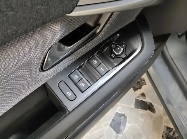 Opel Grandland view 10