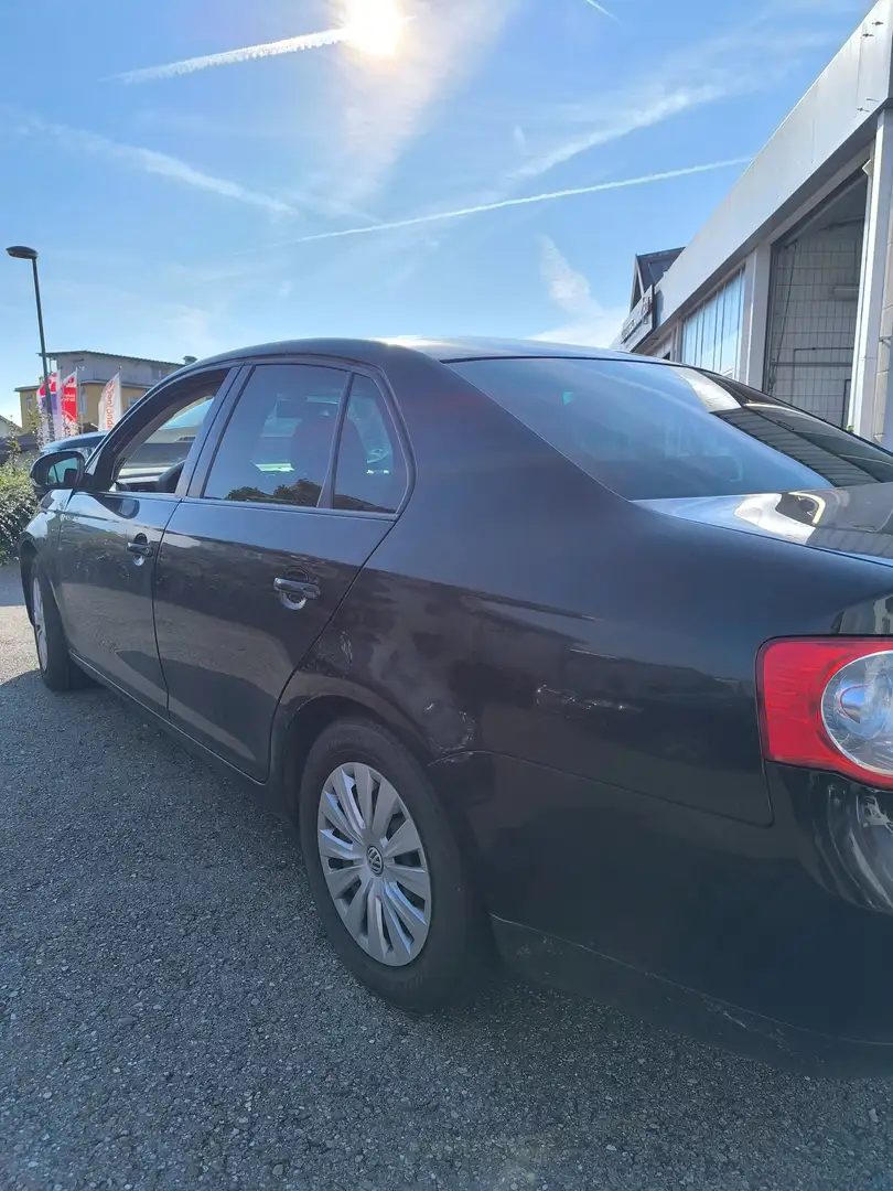 Volkswagen Jetta Trendline Schwarz - 2