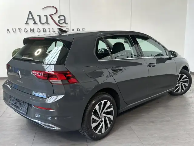 Volkswagen Golf view 4