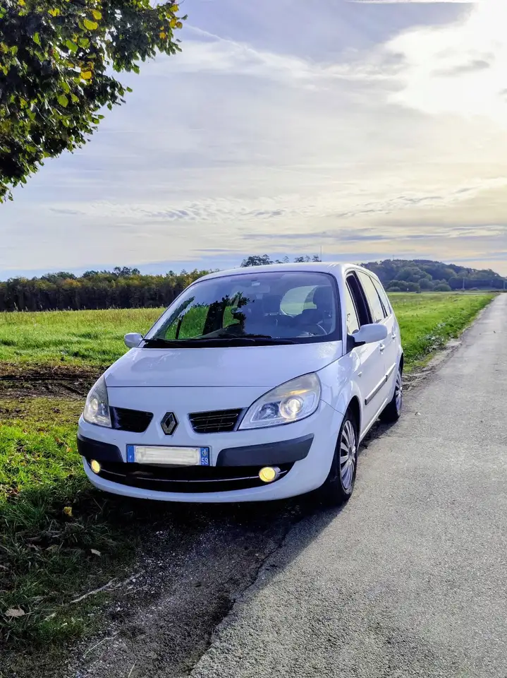 Renault Grand Scenic 1.5 dCi 105 eco2 Authentique 5 pl