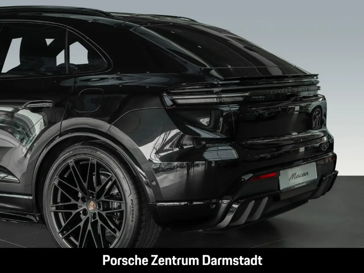 Porsche Macan GTS HA-Lenkung Head-Up Surround-View BOSE 15