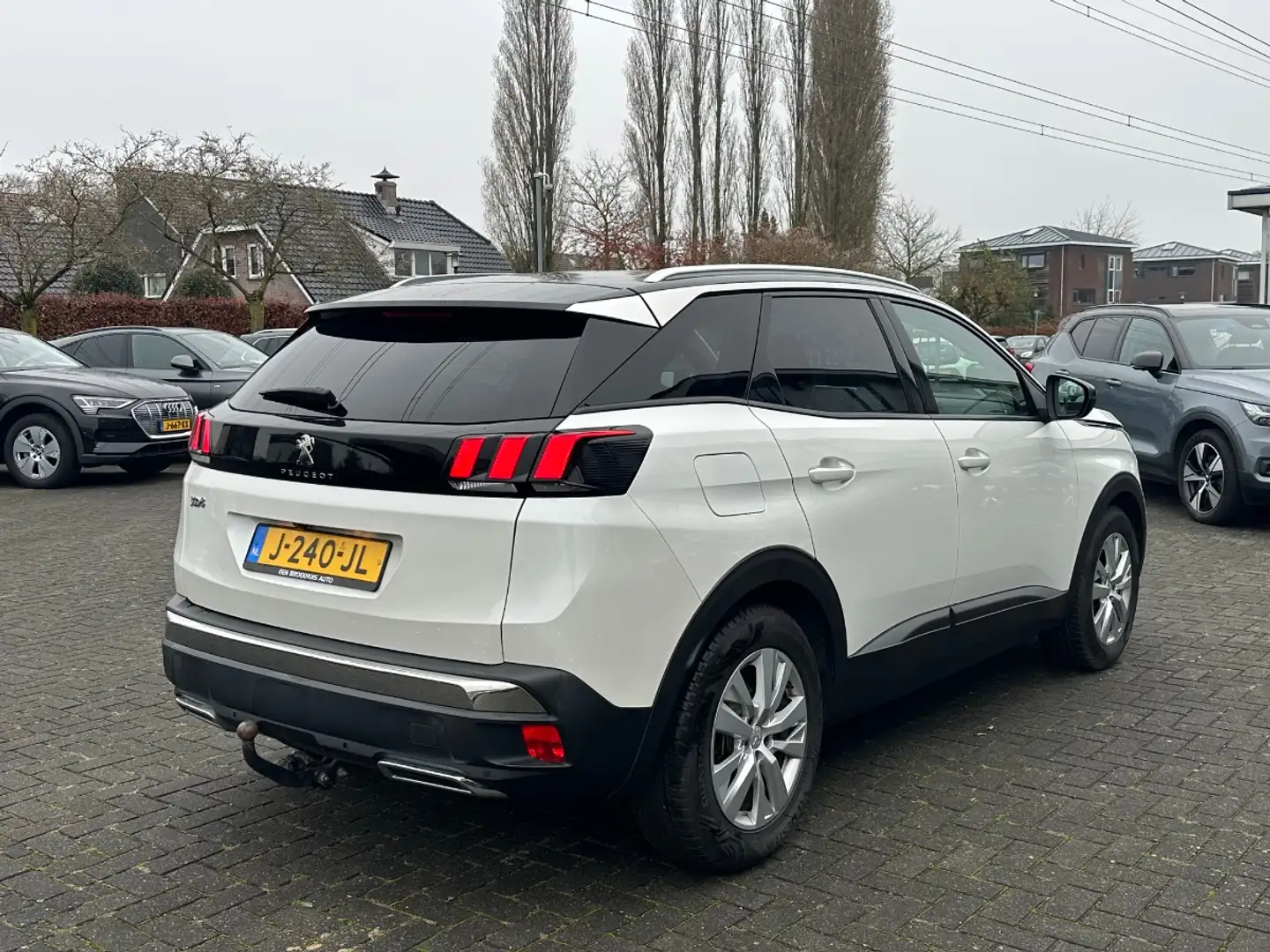 Peugeot 3008 1.2 PureTech | Blue Lease Executive | Navi | Camer Weiß - 2
