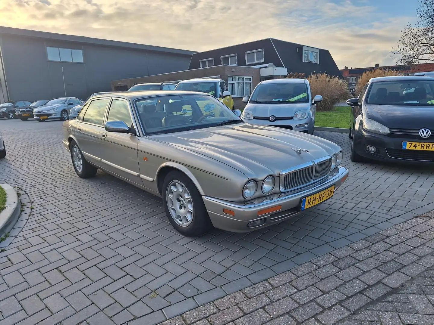 Jaguar Sovereign 4.0 / LPG G3 / APK december 2026 Grau - 2