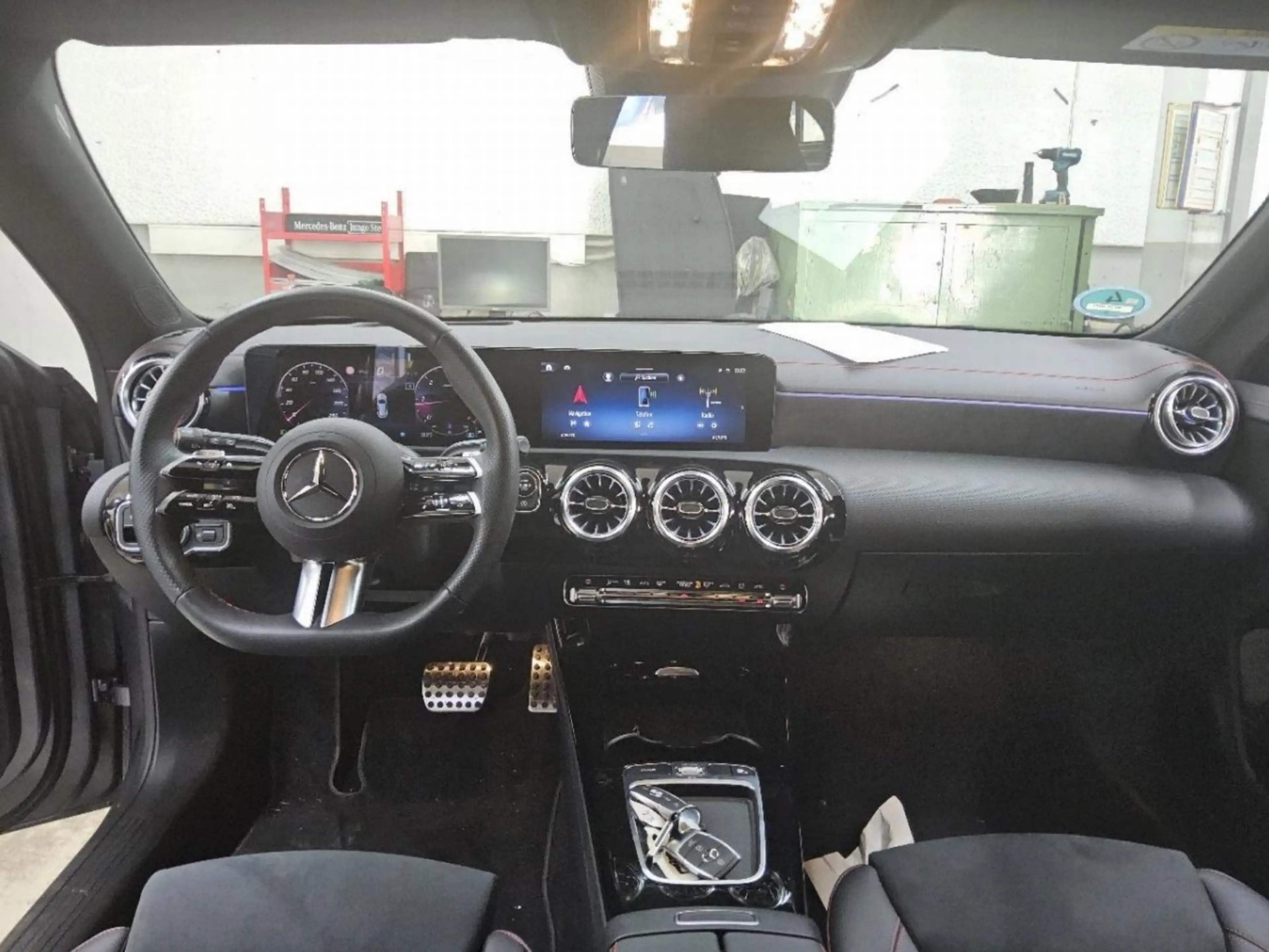 Mercedes-Benz CLA 200 d SB AMG Prem+ DISTRO Pano AHK Memo MAGNO — photo 8