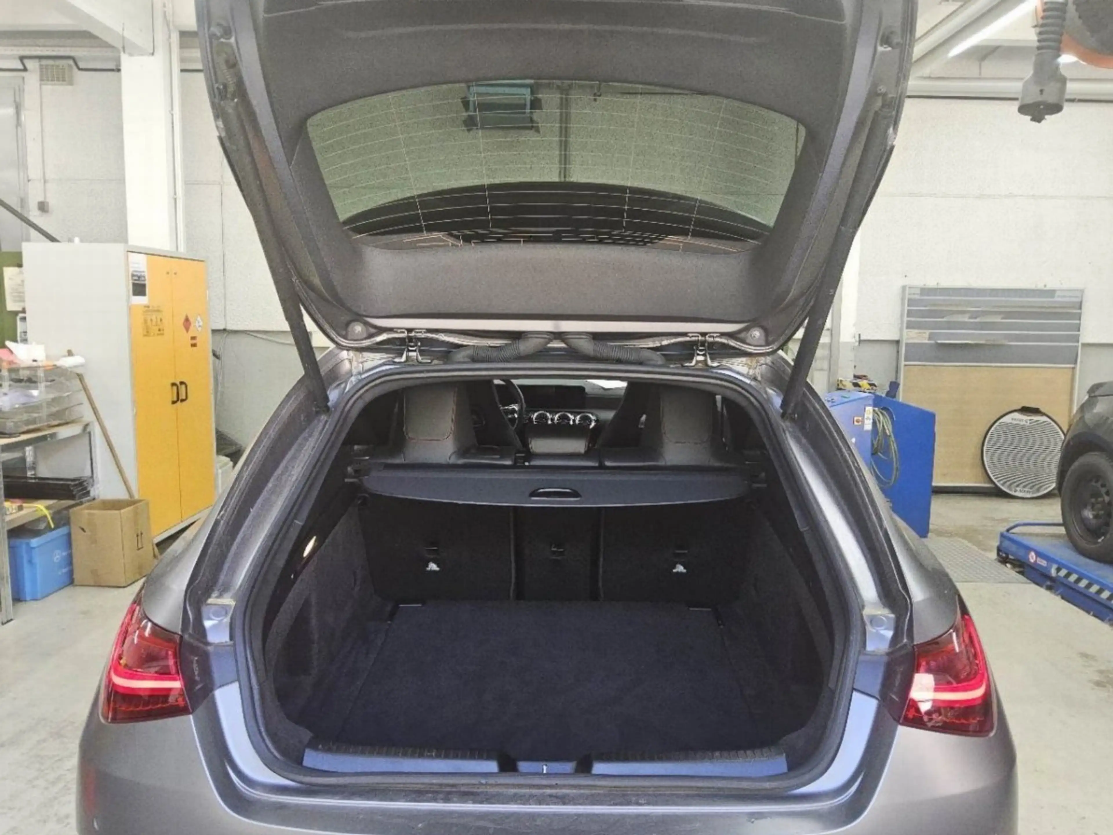 Mercedes-Benz CLA 200 d SB AMG Prem+ DISTRO Pano AHK Memo MAGNO — photo 7