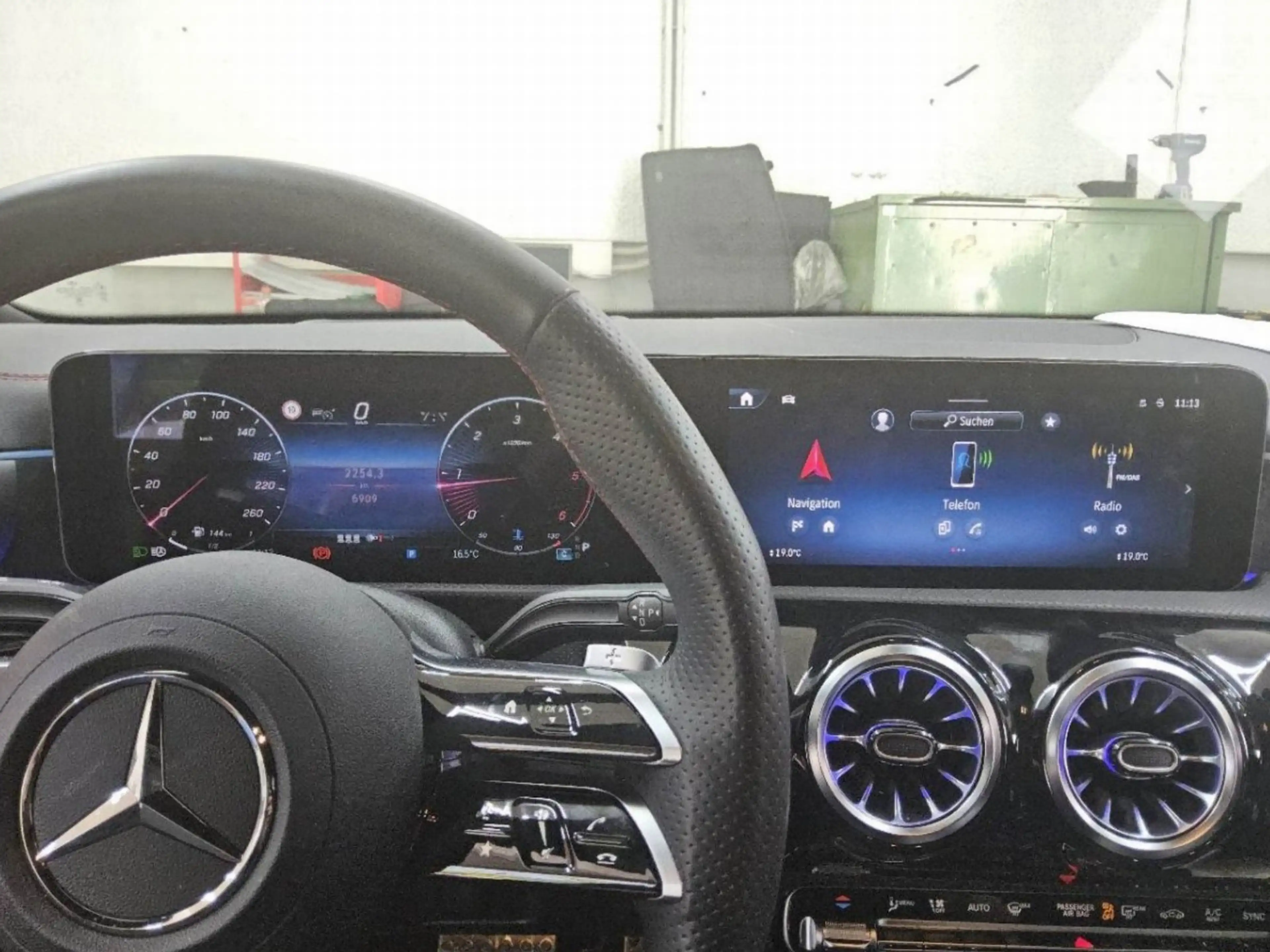 Mercedes-Benz CLA 200 d SB AMG Prem+ DISTRO Pano AHK Memo MAGNO — photo 9