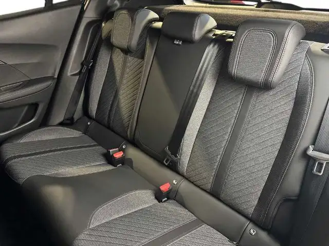 Peugeot 2008 view 9