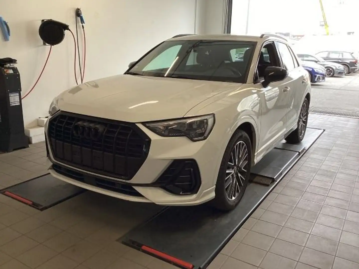 Audi Q3 35 TFSI S line S tronic NAVI/AHK/ACC/LM19 Weiß - 2