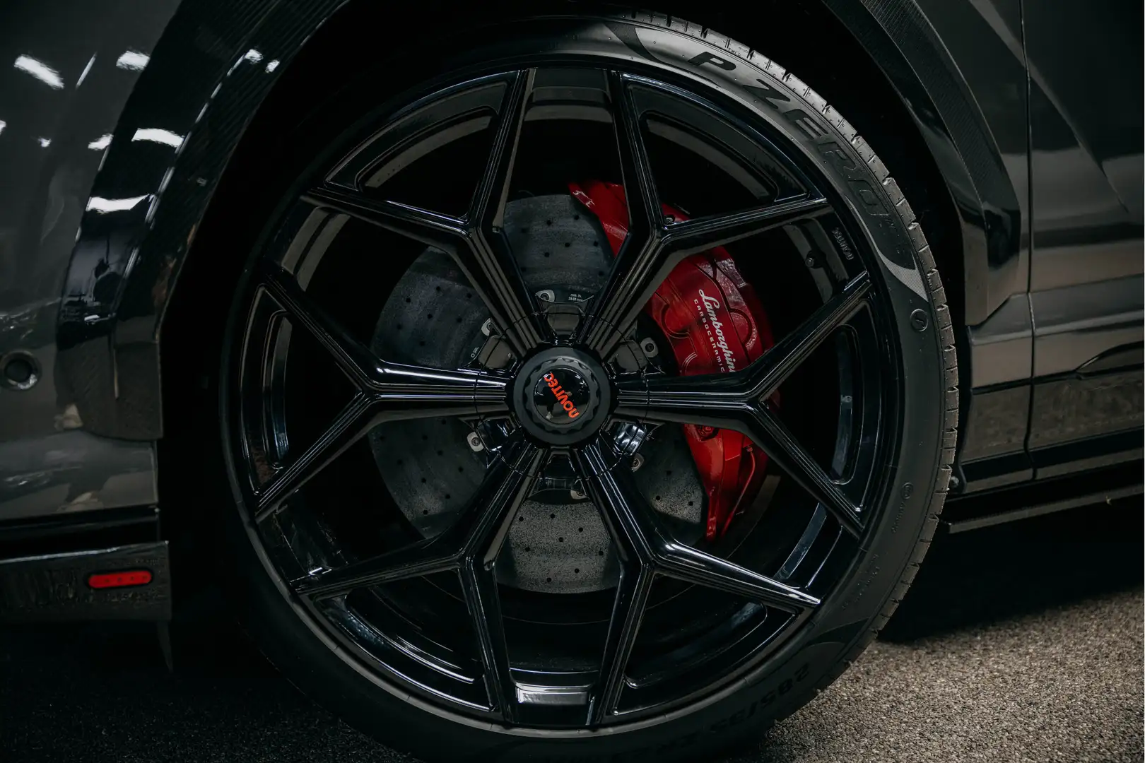 Lamborghini Urus Urban 4.0 V8 Urus Full Urban Pack met Novitec Whee Grijs - 2