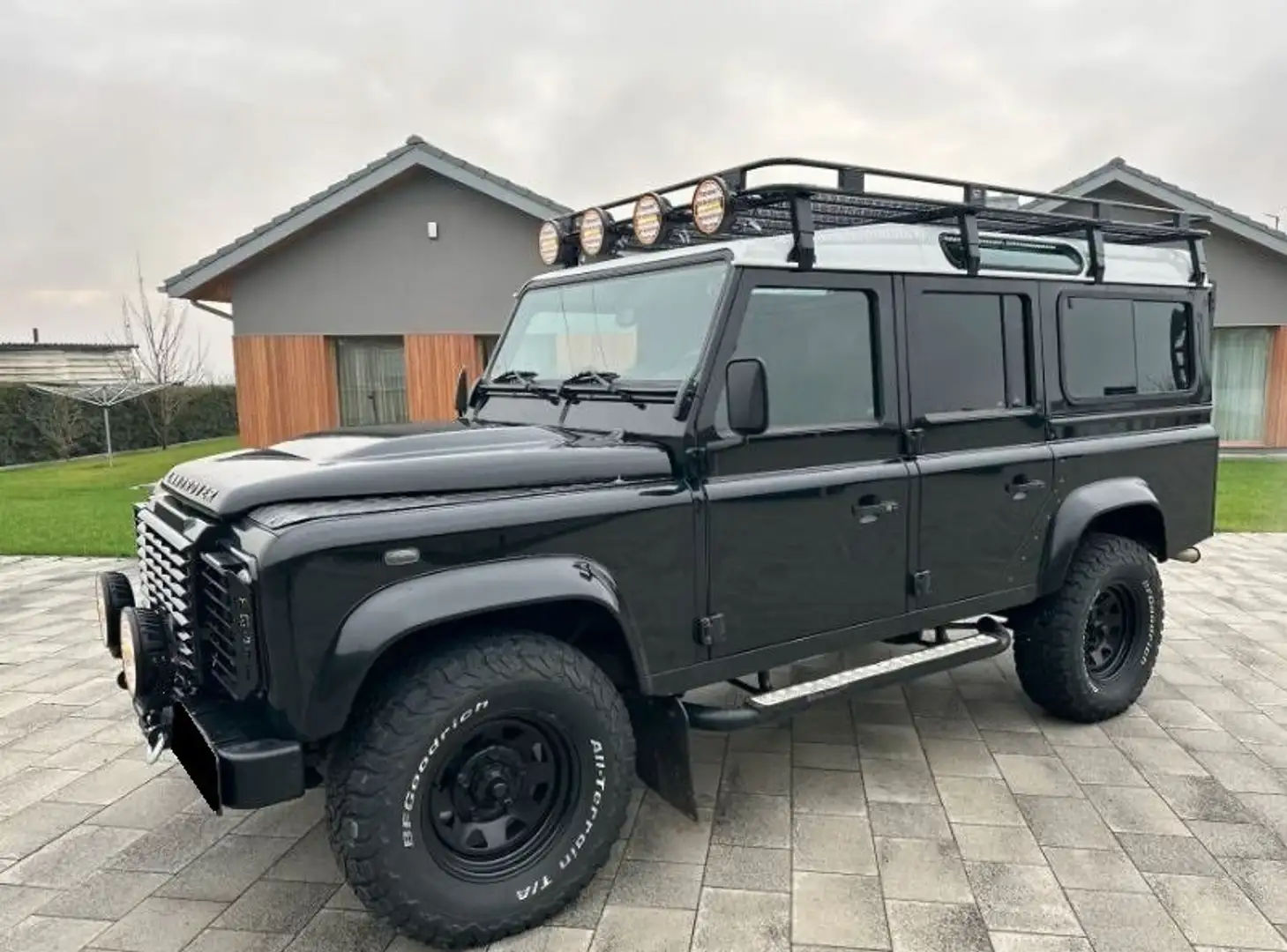 Land Rover Defender Defender 110 DPF Station Wagon SE Fekete - 2