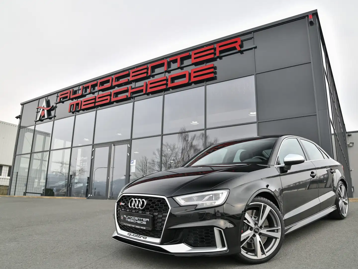 Audi RS3 Limousine 2.5 TFSI RS-Design* Navi* Virtual* Schwarz - 1