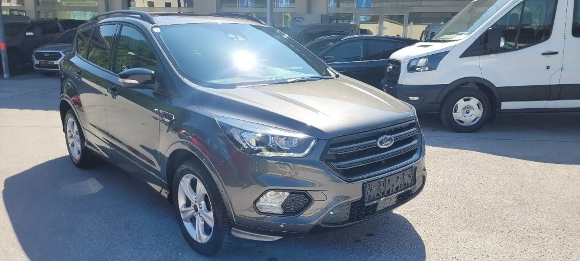 Ford Kuga ST-Line Grau - 1