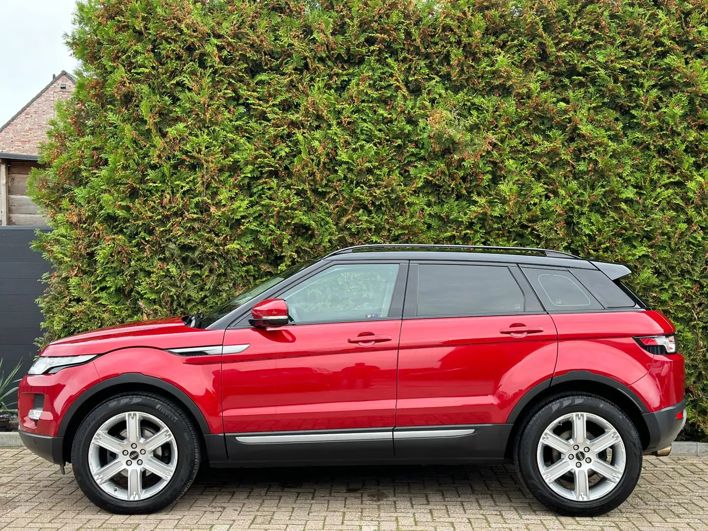 Land Rover Range Rover Evoque 2.0 Si 4WD Dynamic Panorama Navi Rood - 2