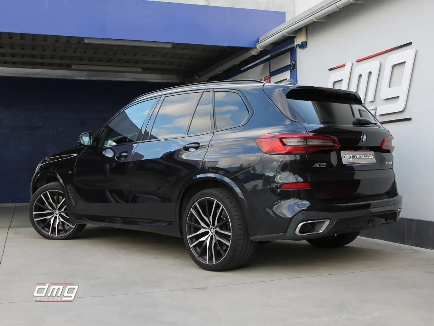 BMW X5 xDrive 30dA Schwarz - 2