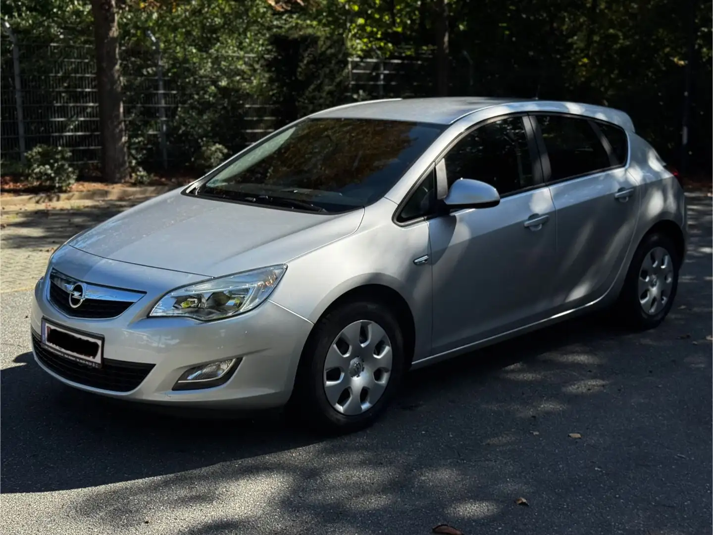Opel Astra J Lim. 5-trg. Selection Silber - 2