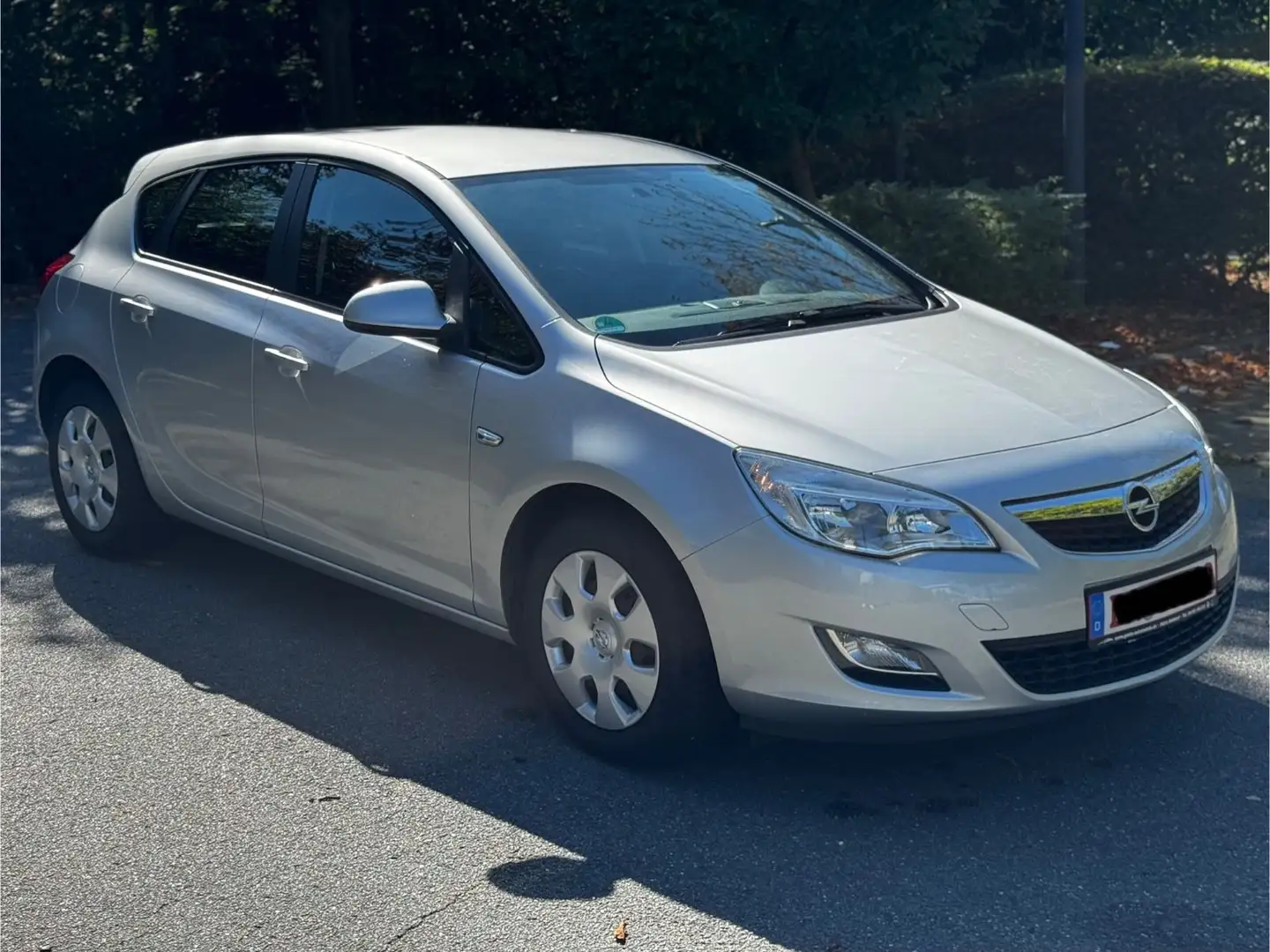 Opel Astra J Lim. 5-trg. Selection Silber - 1