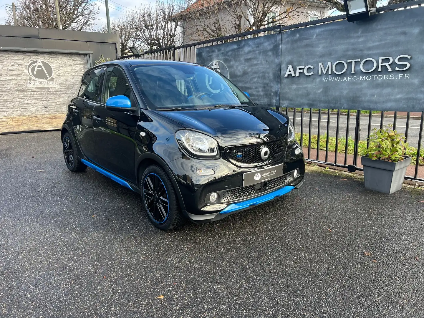 smart forFour electric EQ drive 82 Ch Passion Negro - 1