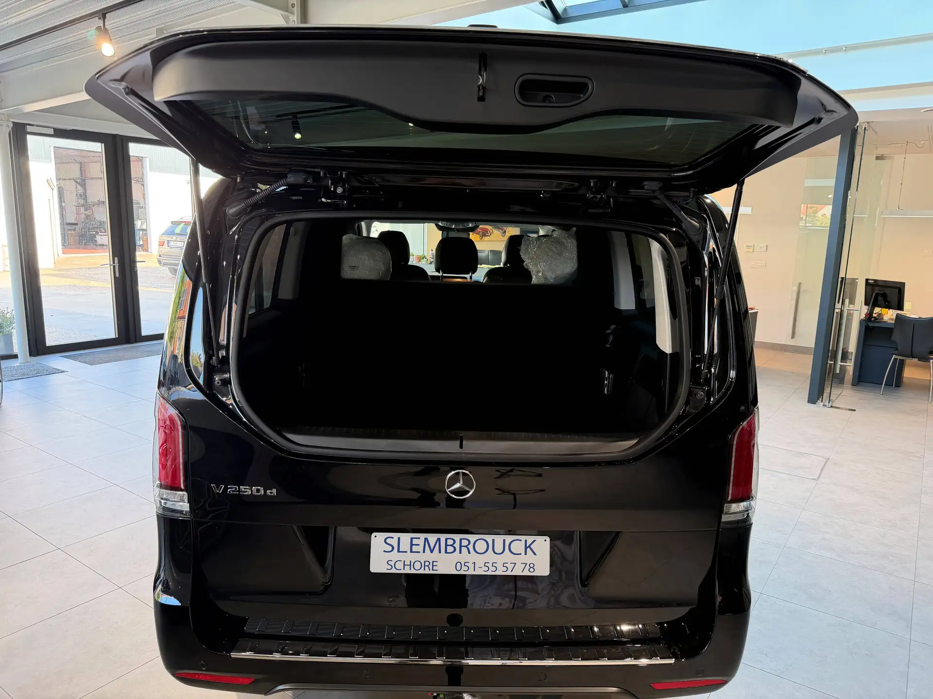 벤츠 Mercedes-Benz V-Class V 250 2025 검정 사진 8