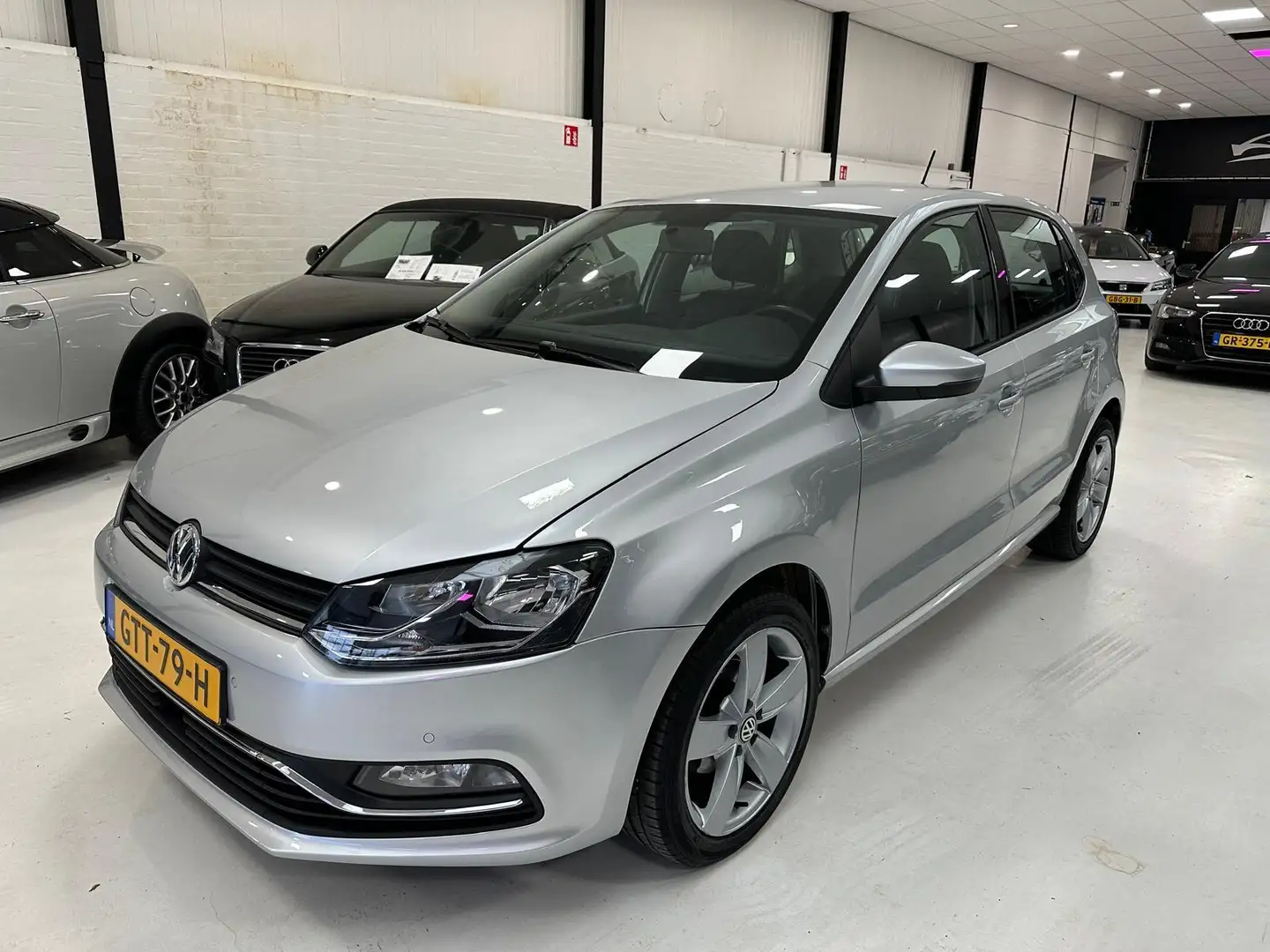 Volkswagen Polo 1.2 TSI Comfortline Connected Series Automaat APK Grijs - 2