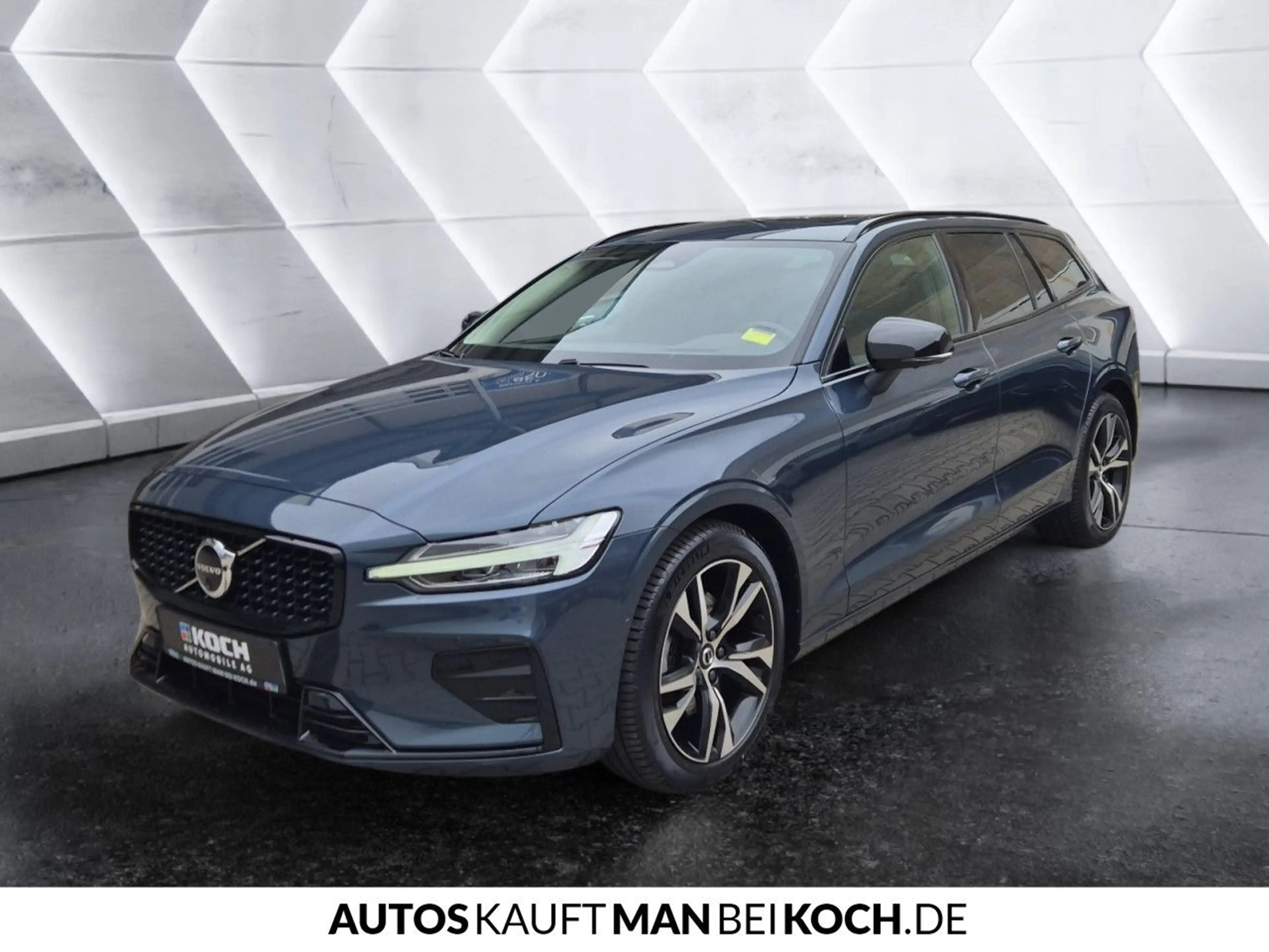 Volvo V60 B4 Plus Dark ACC BLIS HUD PANO 360° H/K — photo 3