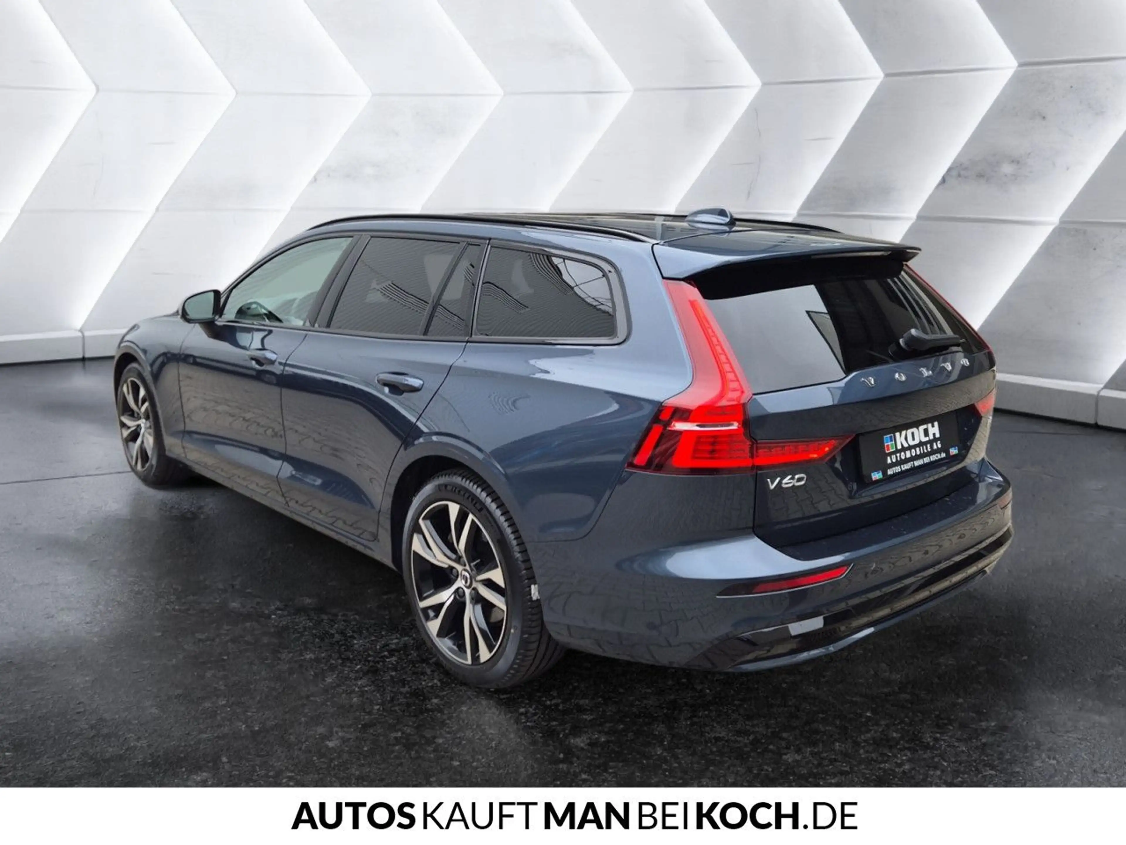 Volvo V60 B4 Plus Dark ACC BLIS HUD PANO 360° H/K — photo 4