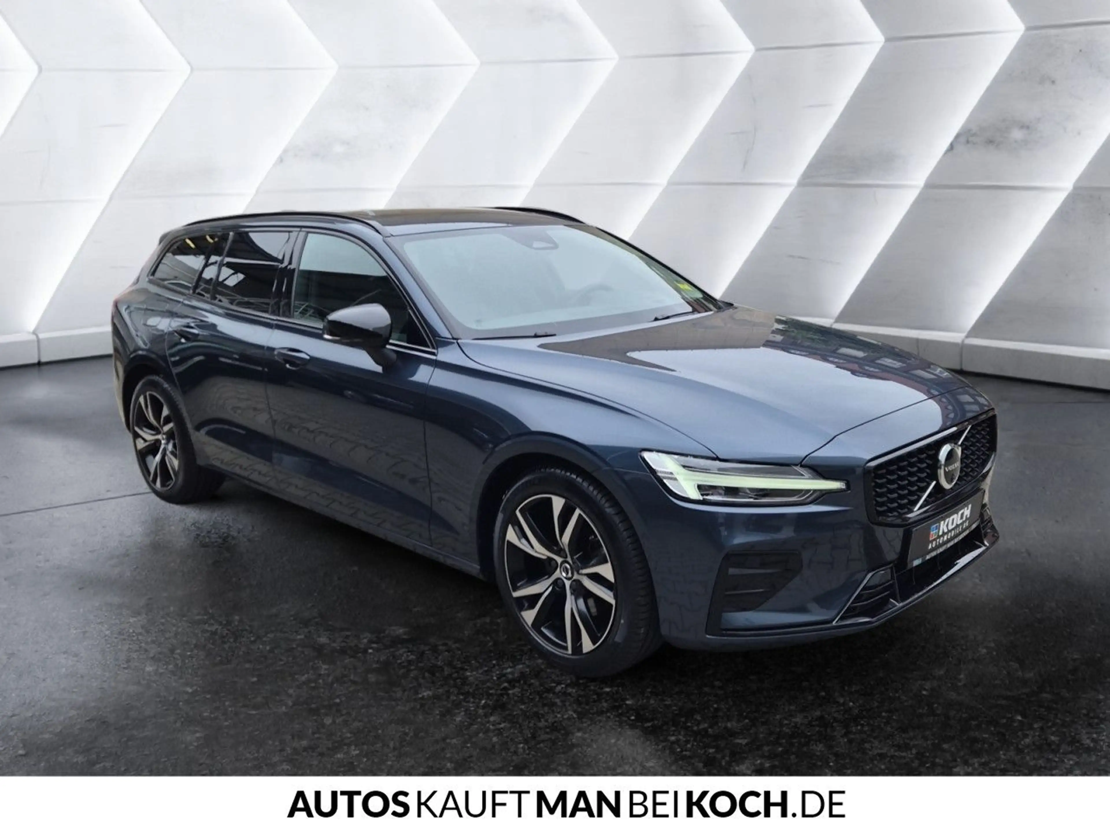 Volvo V60 B4 Plus Dark ACC BLIS HUD PANO 360° H/K — photo 6