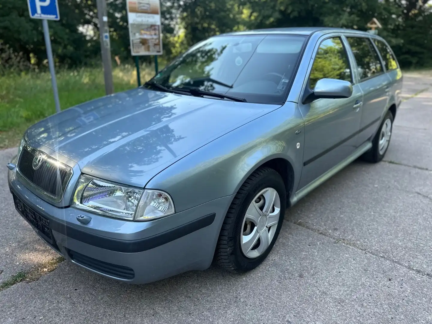 Skoda Octavia Combi Ambiente Klima AHK Verladehilfe Grau - 2