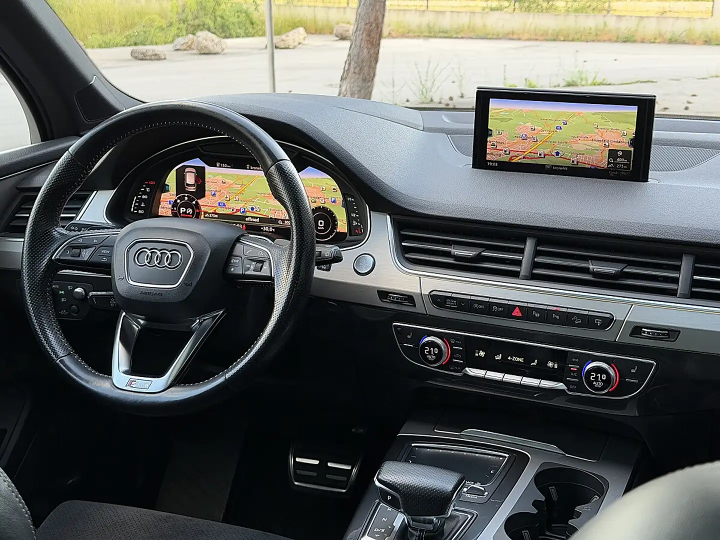Audi Q7 3,0 TDI // S-Line // 7 SITZE // PANORAMA Schwarz - 2