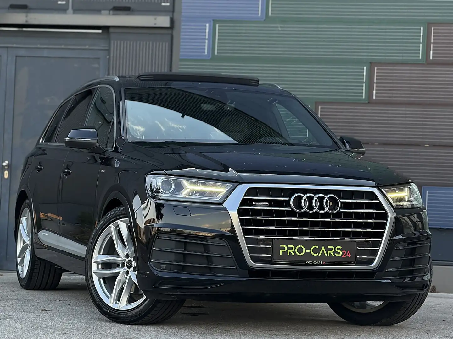 Audi Q7 3,0 TDI // S-Line // 7 SITZE // PANORAMA Schwarz - 1